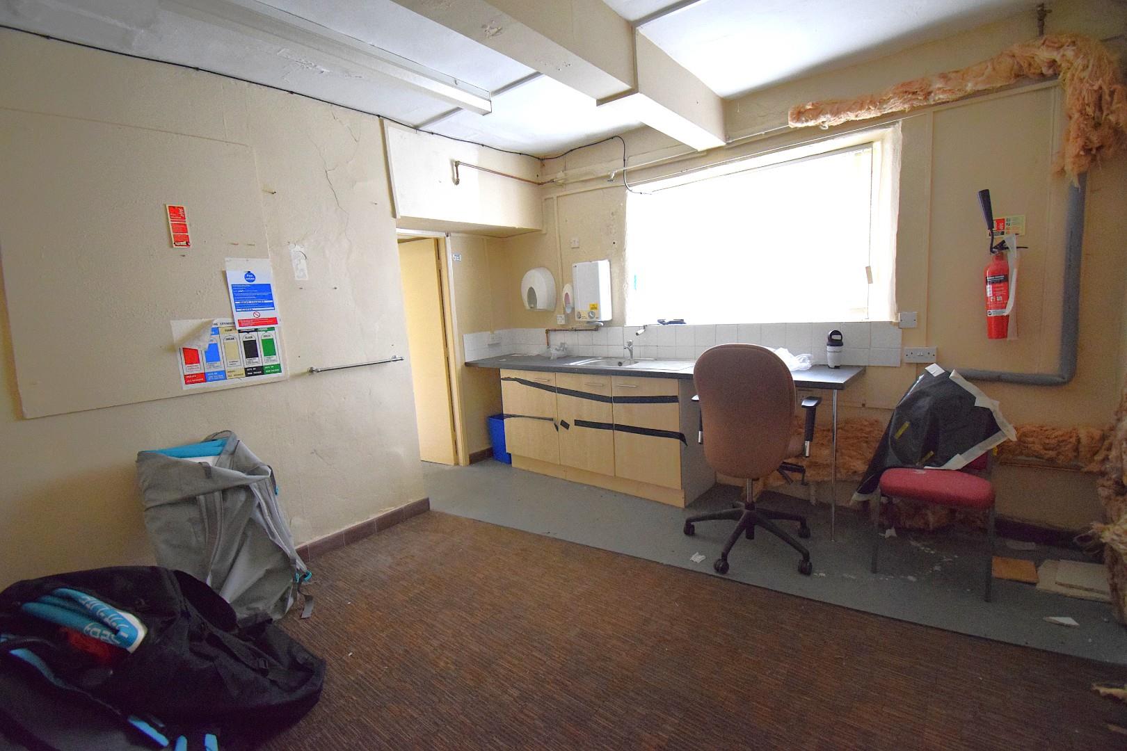 Kitchen / Living Area